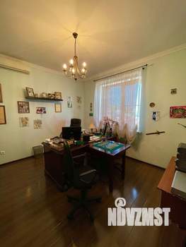 Дом 403м&sup2;, 3-этажный, участок 6 сот.  