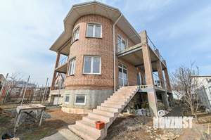 Дом 303м², 3-этажный, участок 6 сот.  