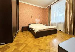 Дом 242м&sup2;, 3-этажный, участок 6 сот.  