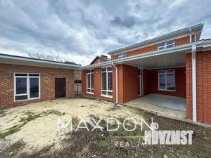 Дом 313м&sup2;, 2-этажный, участок 8 сот.  