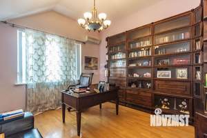 Дом 302м², 2-этажный, участок 5 сот.  