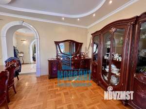 Дом 424м², 3-этажный, участок 14 сот.  