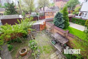 Дом 500м², 3-этажный, участок 10 сот.  