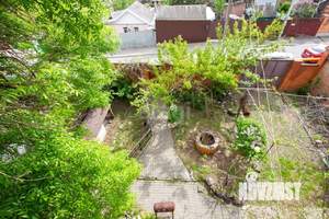 Дом 500м&sup2;, 3-этажный, участок 10 сот.  