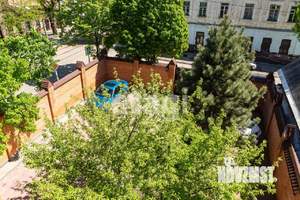 Дом 560м², 3-этажный, участок 6 сот.  