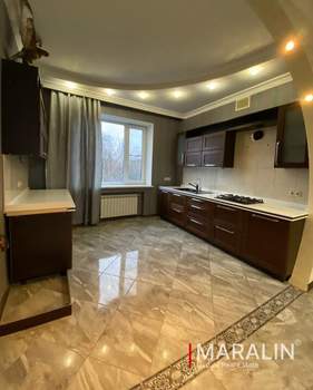 Дом 540м&sup2;, 2-этажный, участок 19 сот.  