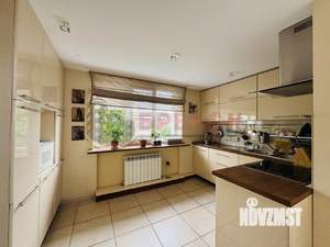 Дом 187м², 3-этажный, участок 4 сот.  