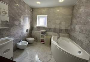 Дом 170м&sup2;, 2-этажный, участок 3 сот.  