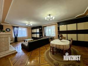 Дом 300м&sup2;, 2-этажный, участок 4 сот.  