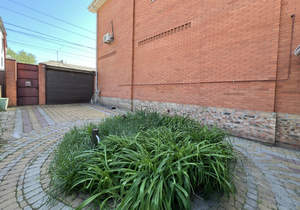 Дом 200м&sup2;, 3-этажный, участок 2 сот.  