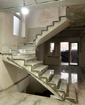 Дом 180м&sup2;, 3-этажный, участок 2 сот.  