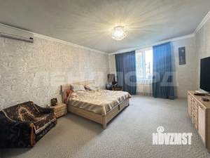 Дом 452м², 3-этажный, участок 4 сот.  