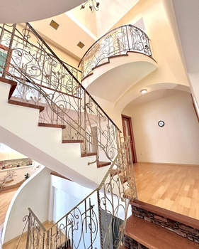 Дом 400м&sup2;, 3-этажный, участок 11 сот.  