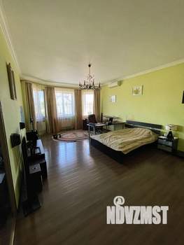 Дом 403м&sup2;, 3-этажный, участок 6 сот.  