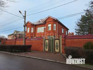 Дом 488м&sup2;, 3-этажный, участок 8 сот.  