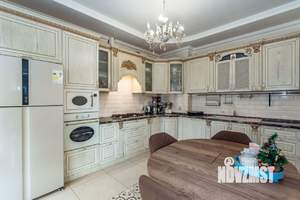 Дом 171м&sup2;, 2-этажный, участок 3 сот.  