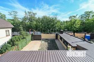 Дом 187м&sup2;, 3-этажный, участок 4 сот.  