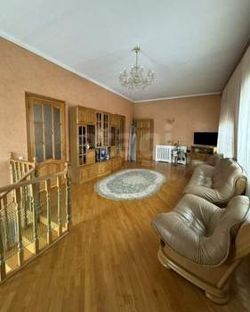 Дом 300м&sup2;, 3-этажный, участок 3 сот.  