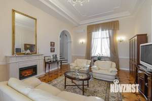 Дом 428м&sup2;, 3-этажный, участок 6 сот.  