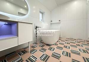 Дом 242м&sup2;, 3-этажный, участок 6 сот.  