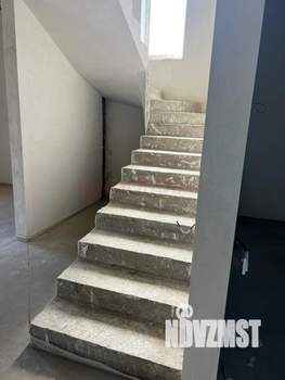 Дом 205м&sup2;, 2-этажный, участок 6 сот.  