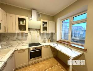 Дом 400м&sup2;, 3-этажный, участок 6 сот.  