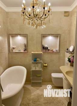 Дом 200м&sup2;, 2-этажный, участок 5 сот.  