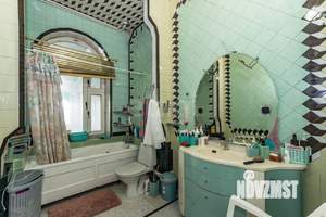 Дом 288м², 3-этажный, участок 3 сот.  