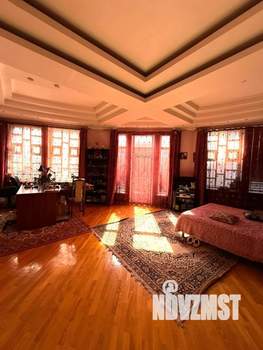 Дом 302м&sup2;, 3-этажный, участок 5 сот.  