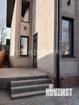 Дом 220м&sup2;, 2-этажный, участок 3 сот.  