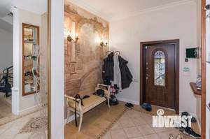 Дом 560м&sup2;, 3-этажный, участок 7 сот.  