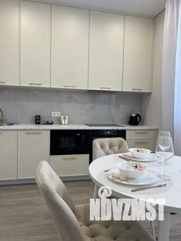 2-к квартира, посуточно, 42м2, 21/24 этаж