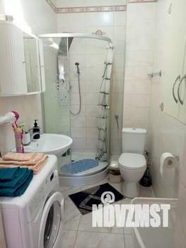 Студия квартира, посуточно, 35м2, 1/5 этаж