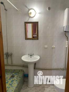 Студия квартира, посуточно, 35м2, 1/5 этаж