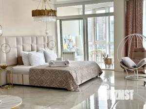 Студия квартира, посуточно, 98м2, 13/32 этаж