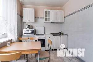 1-к квартира, посуточно, 40м2, 6/9 этаж