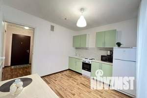 1-к квартира, посуточно, 39м2, 8/18 этаж