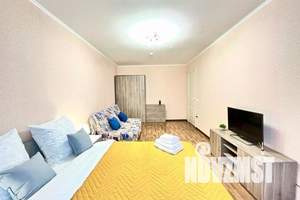 1-к квартира, посуточно, 39м2, 8/18 этаж