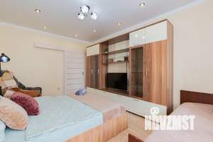 1-к квартира, посуточно, 38м2, 7/10 этаж