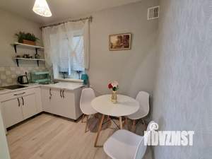 1-к квартира, посуточно, 27м2, 1/2 этаж