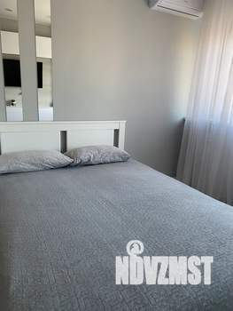 Студия квартира, посуточно, 28м2, 21/32 этаж