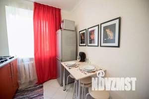 1-к квартира, посуточно, 42м2, 7/10 этаж