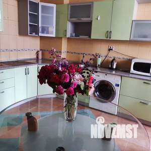 3-к квартира, посуточно, 100м2, 3/12 этаж