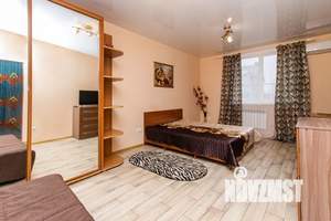 Студия квартира, посуточно, 40м2, 1/3 этаж