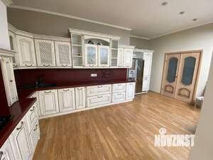 4-к квартира, вторичка, 200м2, 10/10 этаж