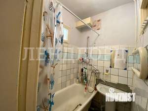 2-к квартира, вторичка, 42м2, 1/5 этаж