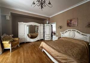 3-к квартира, вторичка, 220м2, 3/10 этаж