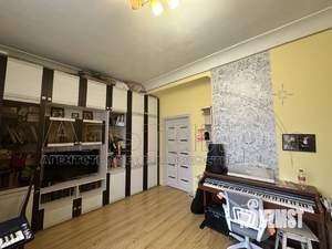 2-к квартира, вторичка, 57м2, 1/3 этаж