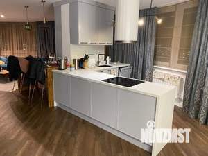 3-к квартира, вторичка, 180м2, 19/32 этаж