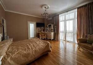 3-к квартира, вторичка, 220м2, 3/10 этаж